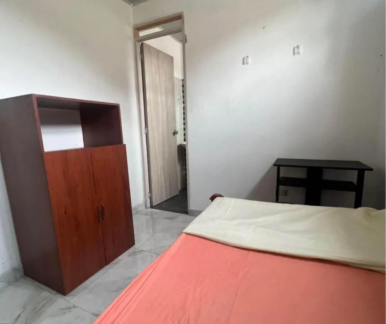 Habitacion Central Cali Barrio San Antonio 0*,